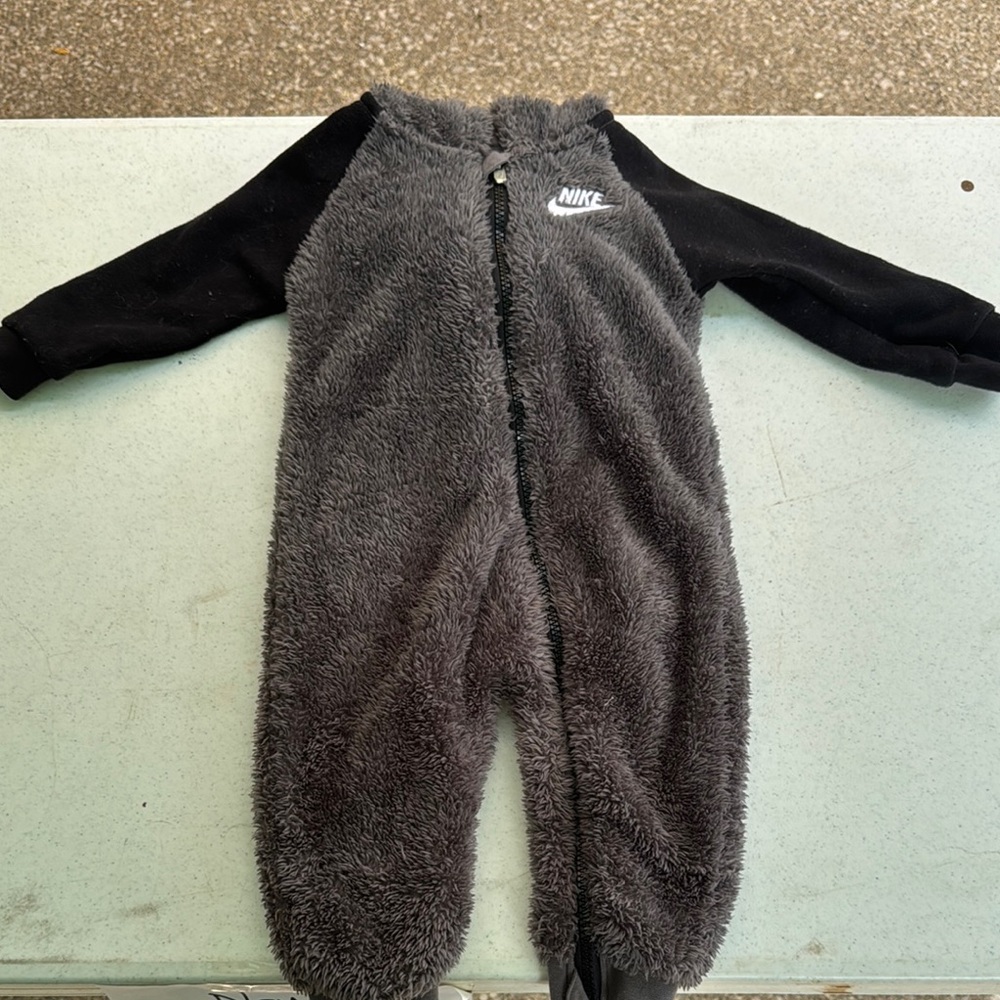 Nike Kids Charcoal and Black Footie